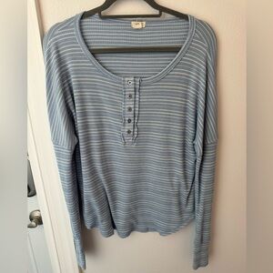 • Billabong • Women’s Anyday Henley Top Size Small